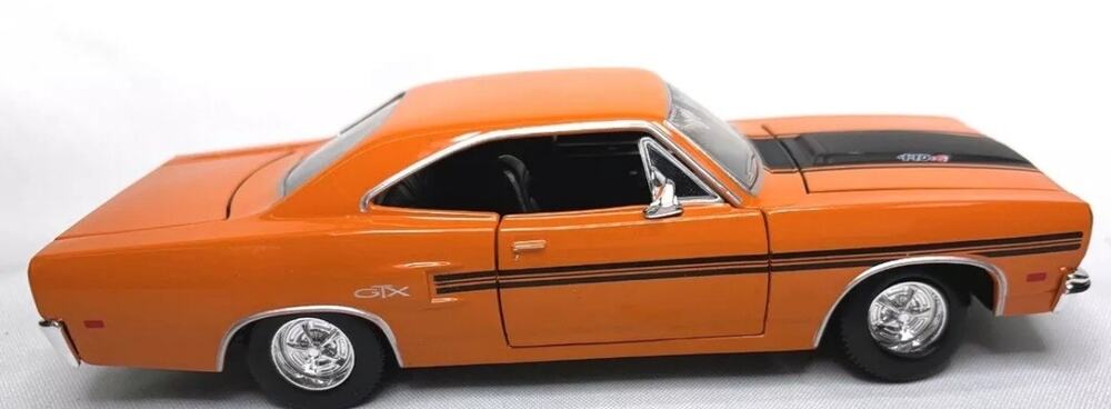 Maisto special edition 1970 Plymouth GTX.  Orange. New in box 1:25